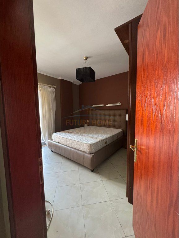 Qera, Apartament 2+1+2, Ish stacioni i fundit i Tiranes se Re.