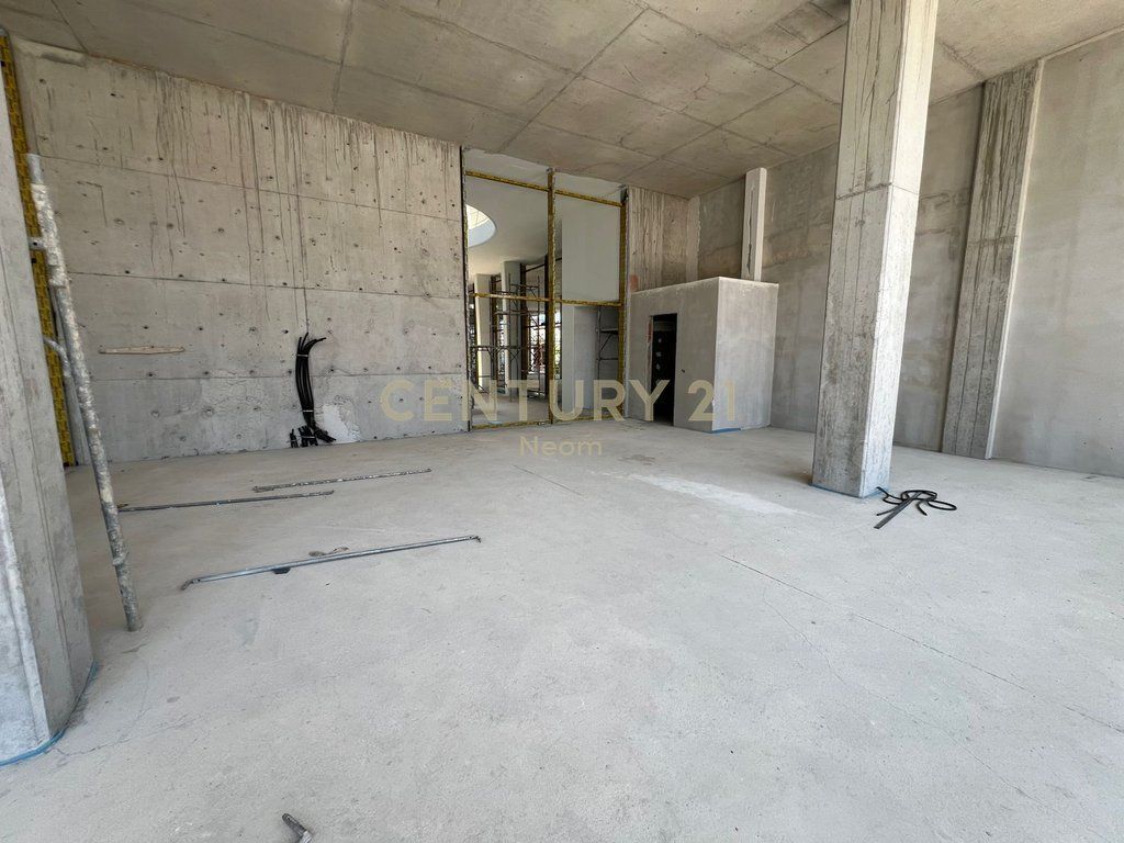 Commercial space for rent in one of the most strategic areas of the city, Park Avenue Complex.