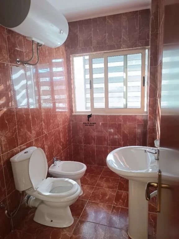 APARTAMENT ME QERA 1+1 FUSHA E AVIACIONIT 45.000 LEKE FH-76490
