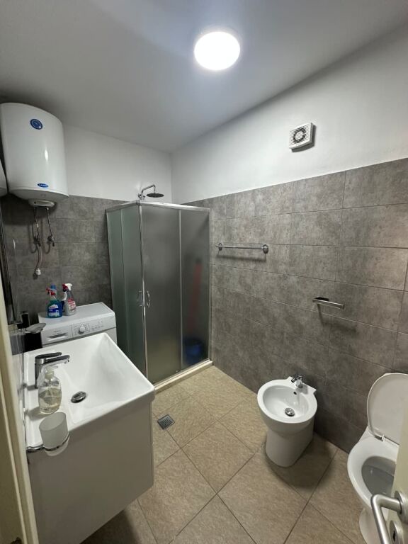 ‼️Apartament 1+1 për Qira – Bulevardi Zogu i Parë, Tiranë ‼️