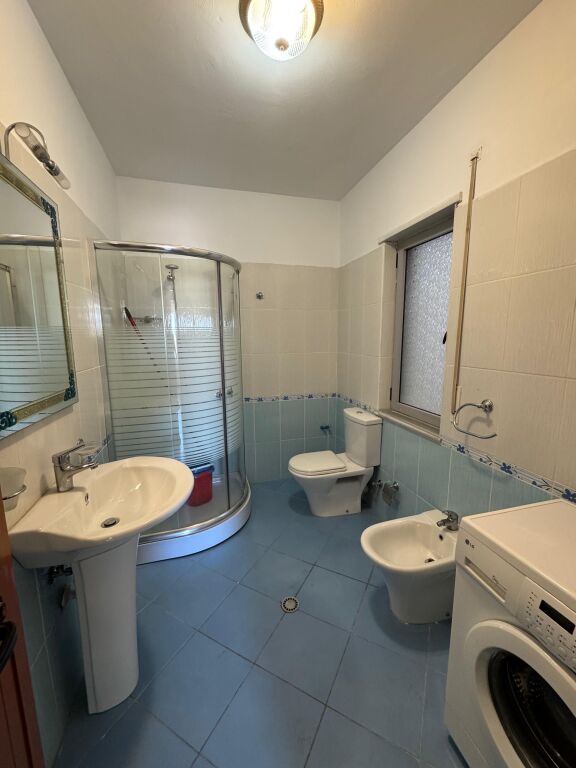 Jepet apartament me qera 2+1