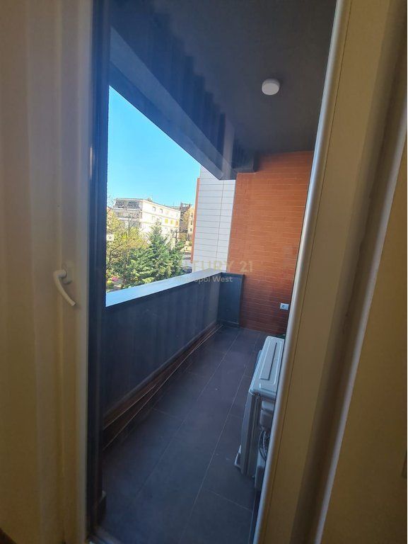 Pranë Ambasadës Amerikane, apartament 1+1 me qira