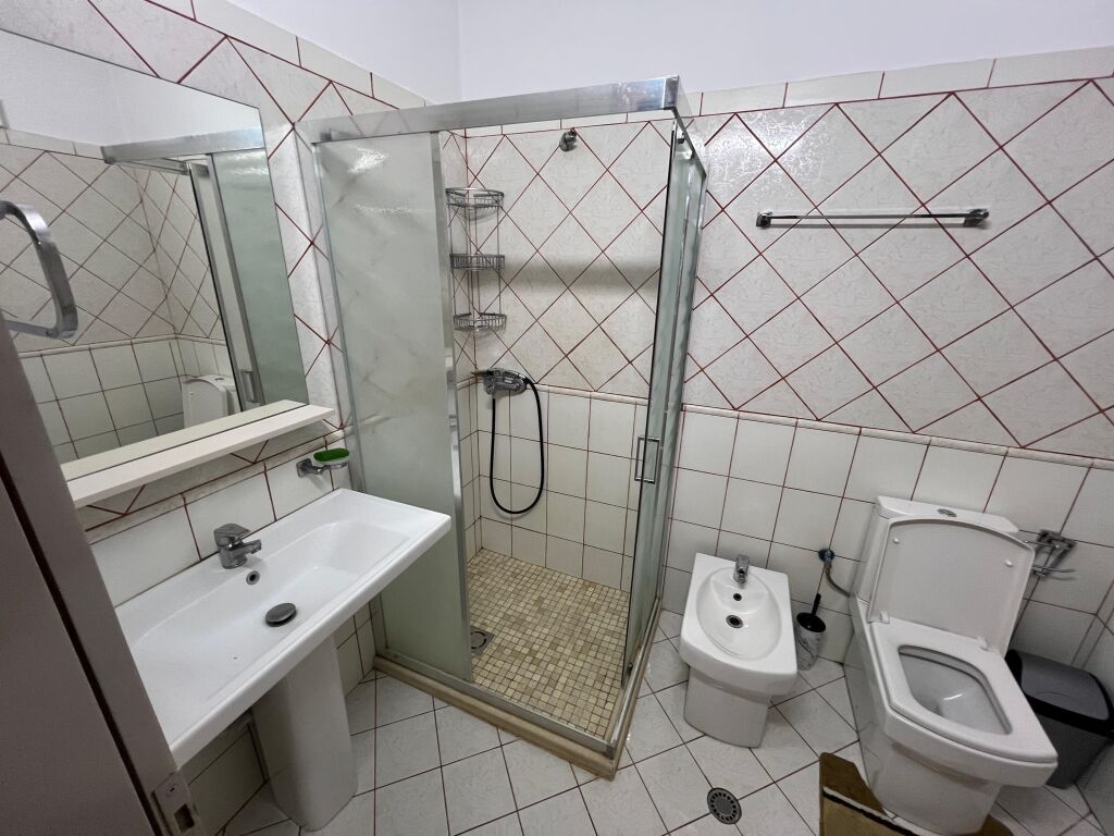 2+1, con parcheggio villa L, Astir, 550 mila lek