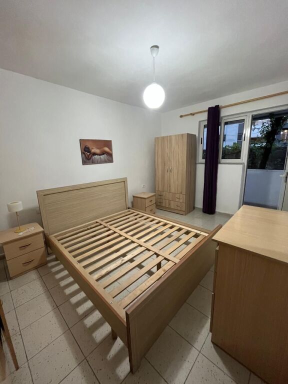 Jepet me qera hyrje private 1+1 pas Kupoles, me vlere 400 Euro