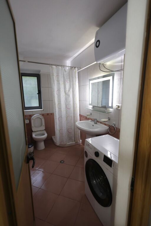 Apartament 2+1 me qera, perballe Maternitetit te Ri