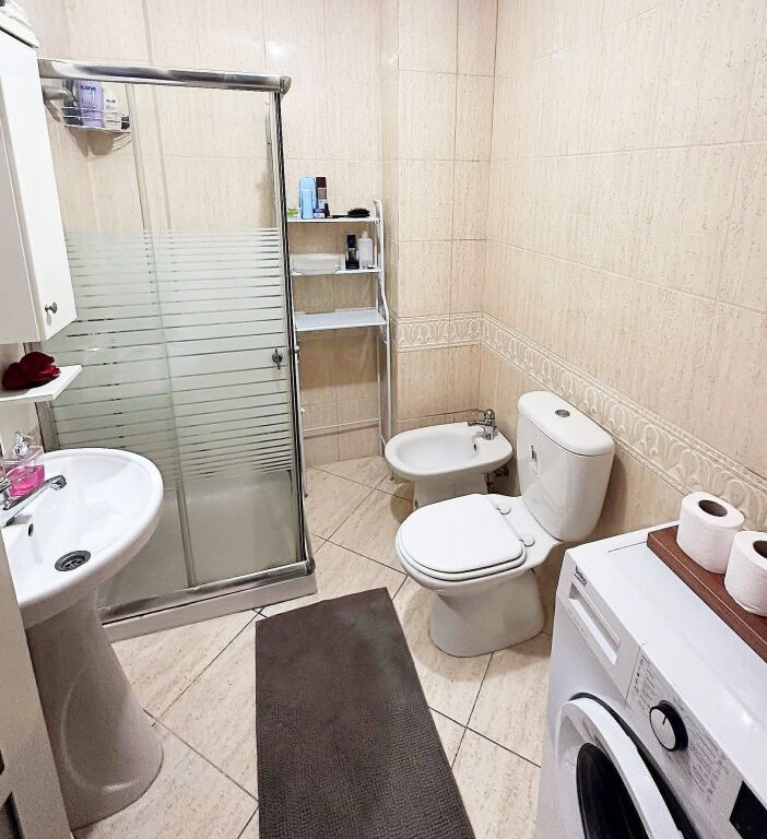 🏡 Banesë me Qira në Golem – 1+1 me Parking Privat
