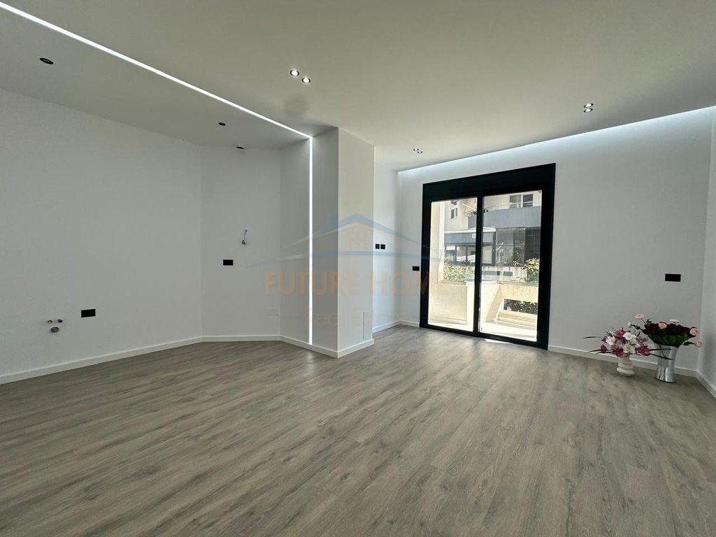 Apartament 2+1+2 Tualete + Verande ,Rruga ''Murrat Terbaci'' ,Vlorë.