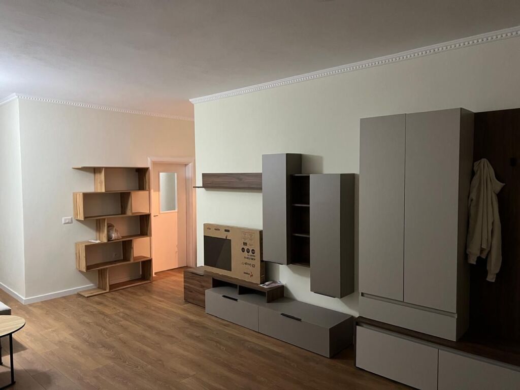 Plazh Durres Jepet me Qera 1+1 E mobiluar prane Spar Plazh