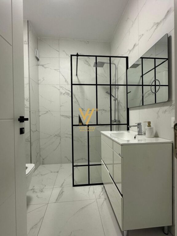 UFFICIO DI 77 M2 IN AFFITTO A MYSLYM SHYR 700 EURO