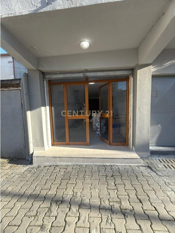 JEPET ME QIRA AMBIENT BIZNESI BUZE RRUGE , DURRES !!