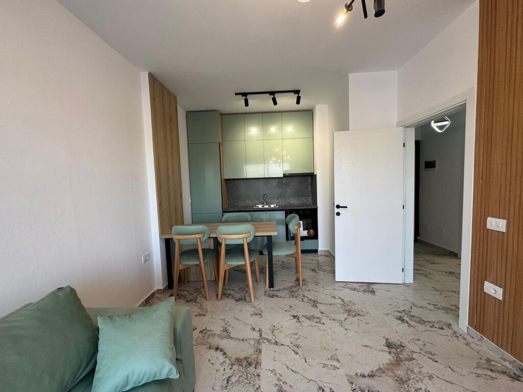 Shitet Apartament 1+1 Golem
