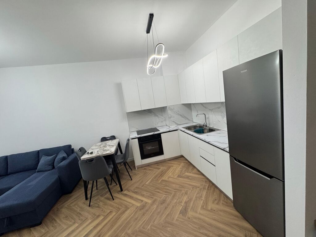 🏢Perballe Spitalit Amerikan 3,jepet me qera apartament,1+1+post parkimi,i mobiluar. 60,000Leke
