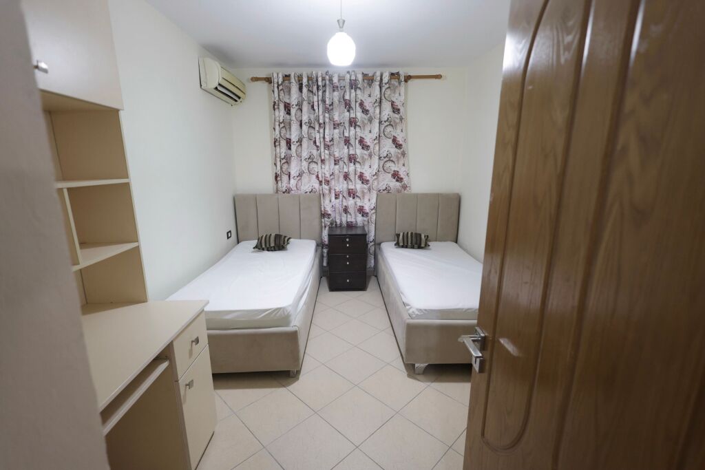 Apartament 2+1 me qera, perballe Maternitetit te Ri