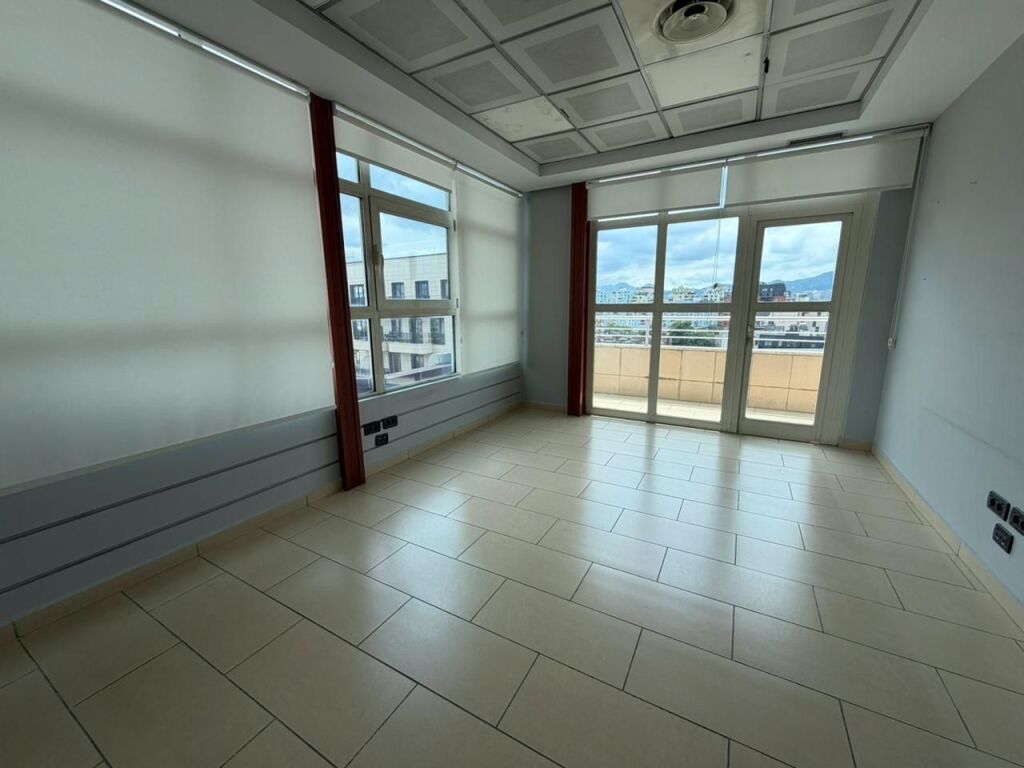UFFICIO IN AFFITTO 450M2 VIA KAVAJES