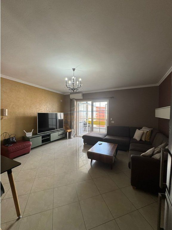 Qera, Apartament 2+1+2, Ish stacioni i fundit i Tiranes se Re.