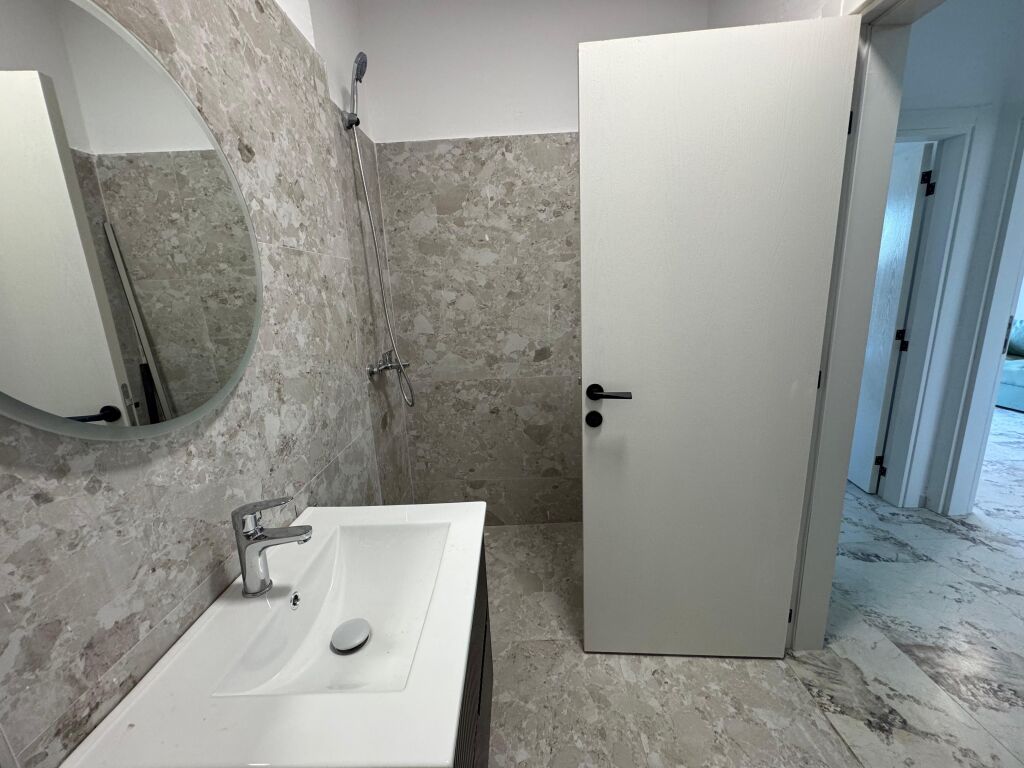 Shitet Apartament 1+1 Golem