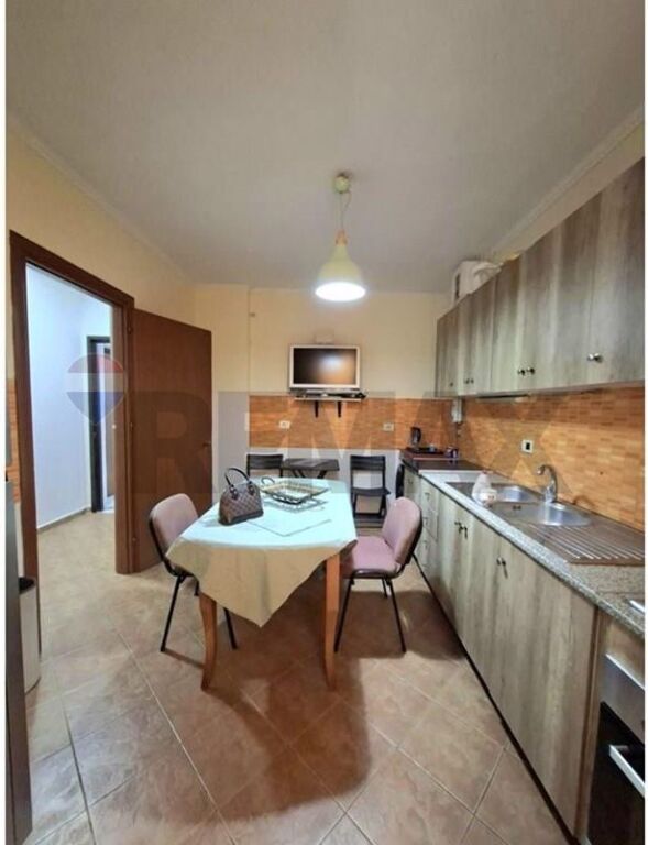 Shitet Apartament 3+1+2 në Yzberisht