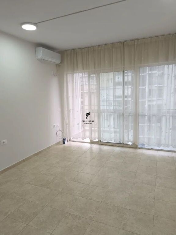 APARTAMENT ME QERA 1+1 FUSHA E AVIACIONIT 45.000 LEKE FH-76490