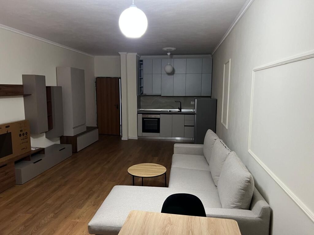 Plazh Durres Jepet me Qera 1+1 E mobiluar prane Spar Plazh