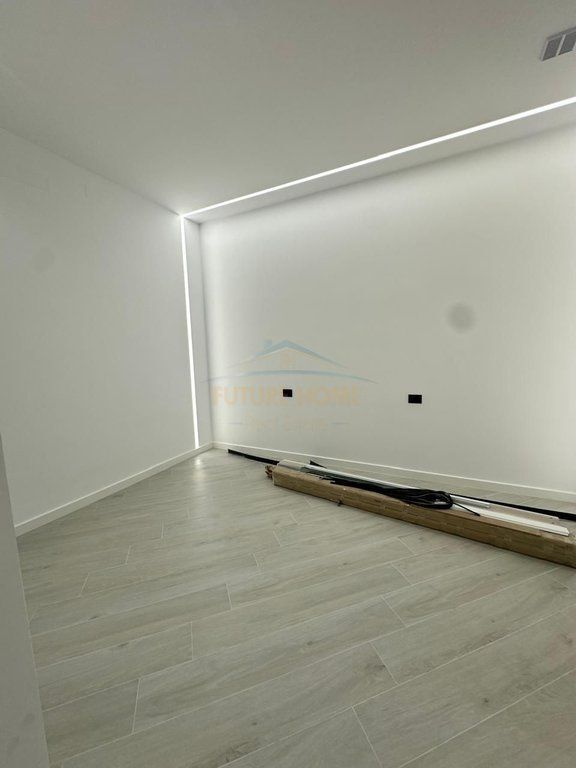 Apartament 2+1+2 Tualete + Verande ,Rruga ''Murrat Terbaci'' ,Vlorë.