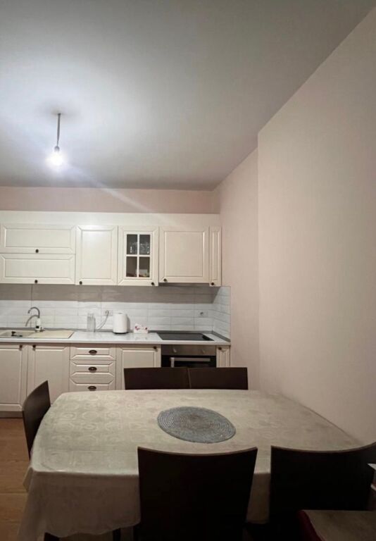 Apartament me qera Astir prane viles L