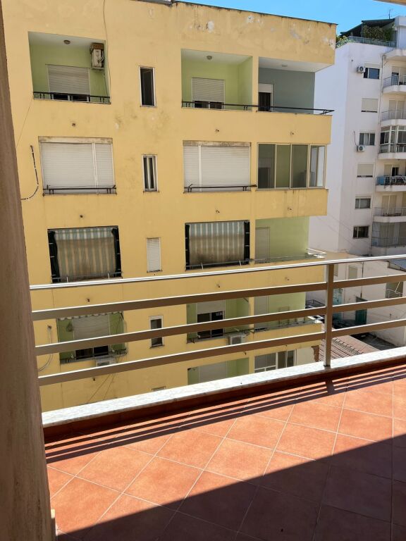 Okazion Plazh Durres Jepet me Qera 1+1 E mobiluar prane Spar Plazh