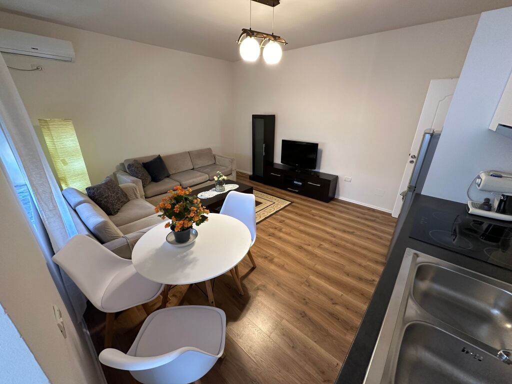 Apartament 1+1 me qera prane Shkolles se Baletit