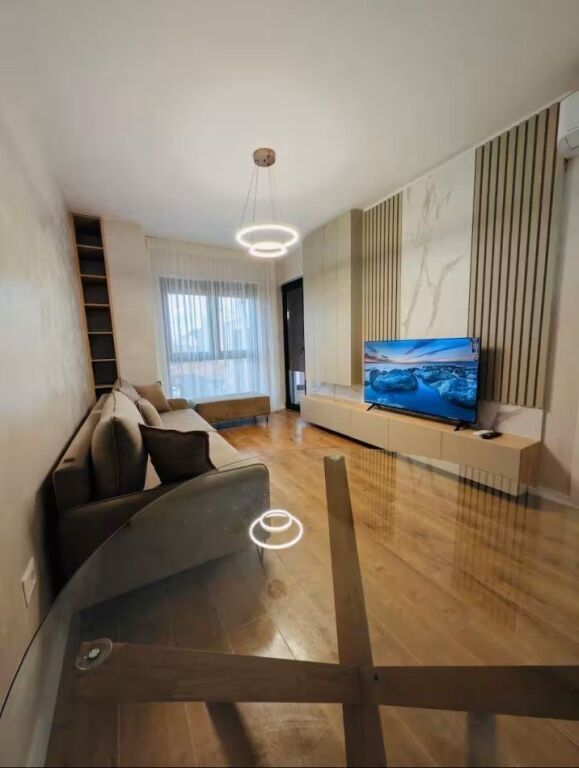 Apartament 2+1 me qira tek Komuna e Parisit