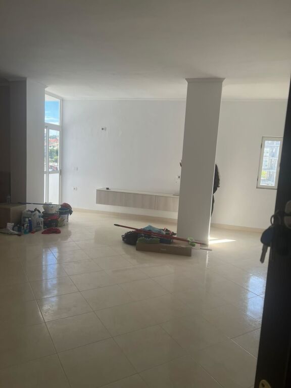 Shitet Apartament 1+1 i mobiluar ne Golem