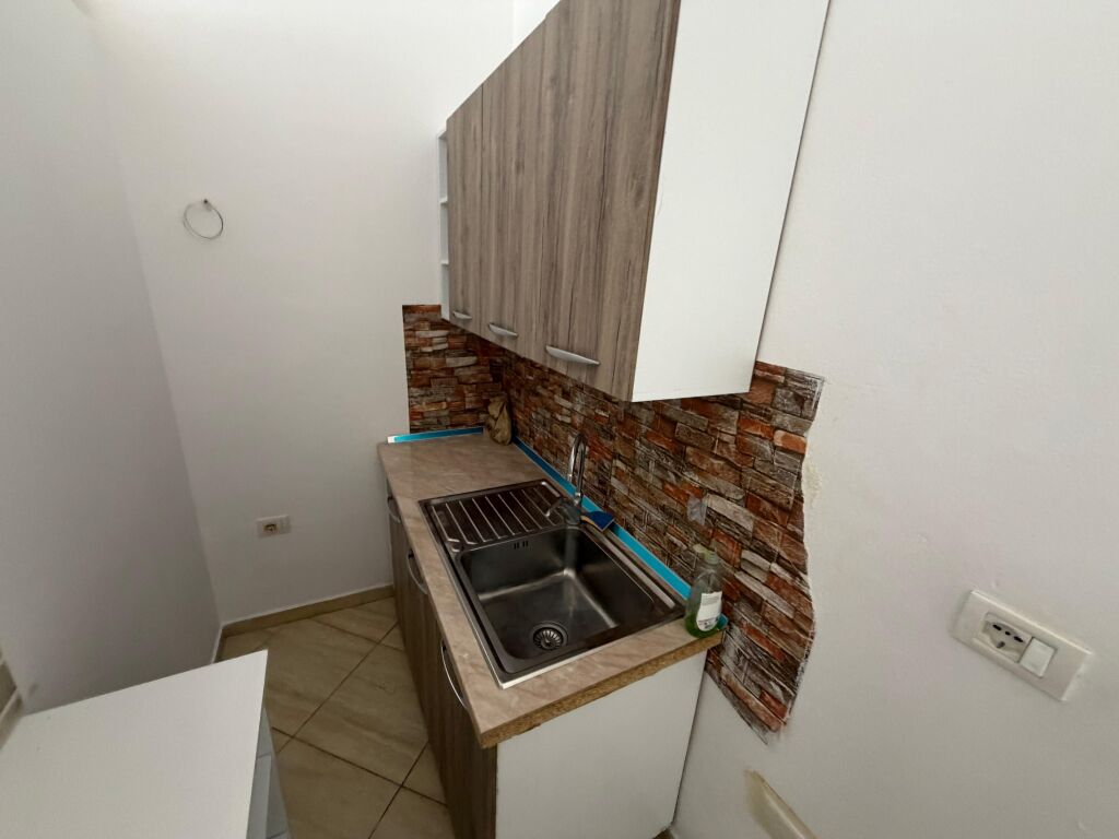JEPET ME QERA Apartament 2+1, Fresk, pranë pikës së gazit, Rruga “Muhamet Deliu”