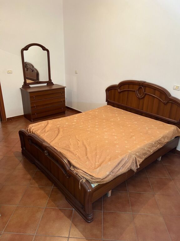 Okazion Plazh Durres Jepet me Qera 1+1 E mobiluar prane Spar Plazh