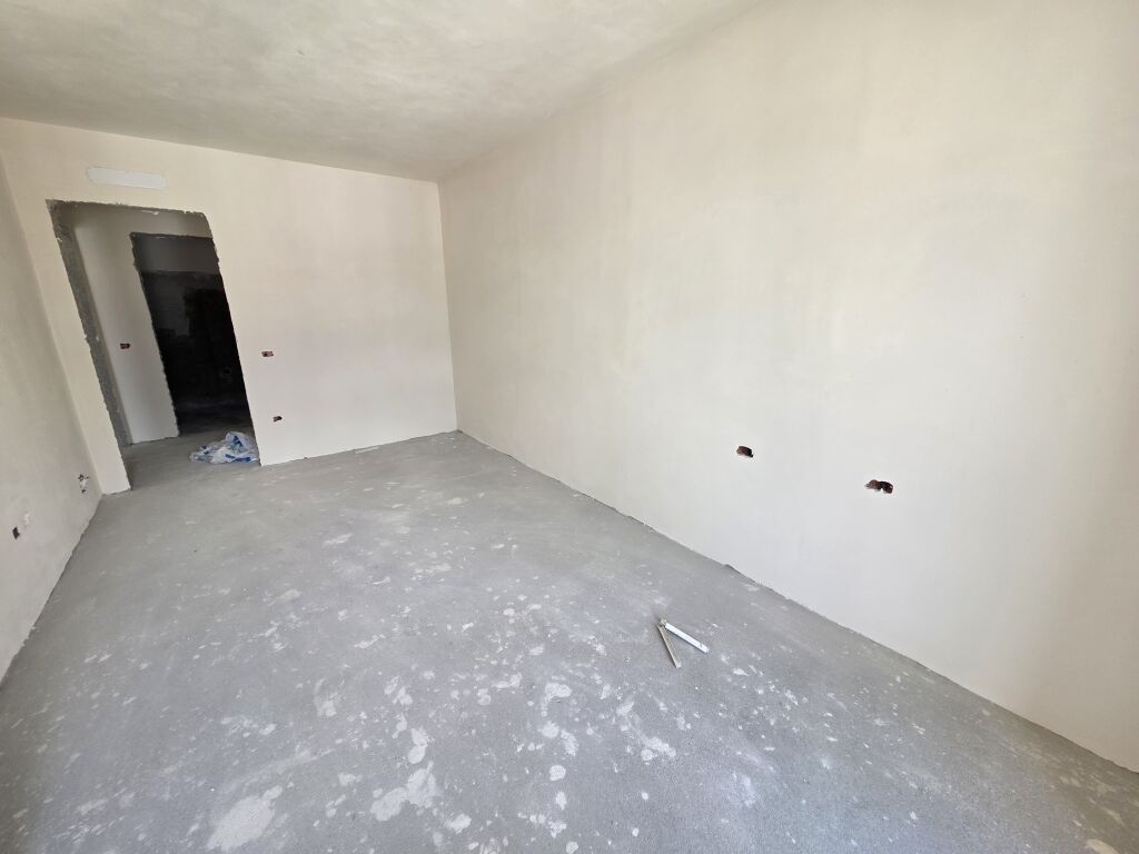 Paskuqan Ringside Rezidenc 1 Shitet Apartament 2+1+2