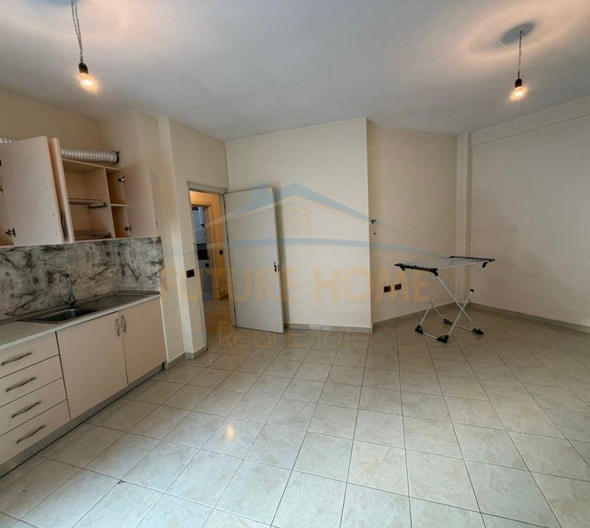 Shitet, Apartament 1+1, Unaza e Re