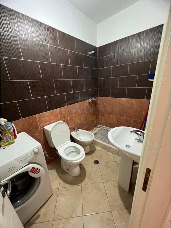 Shitet, Apartament 2+1, Kompleksi Tom Doshi, Shkozë.
