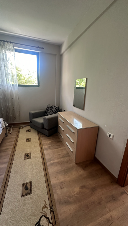 1+1 Kati i pare, shtepi private, e sapo rinovuar.