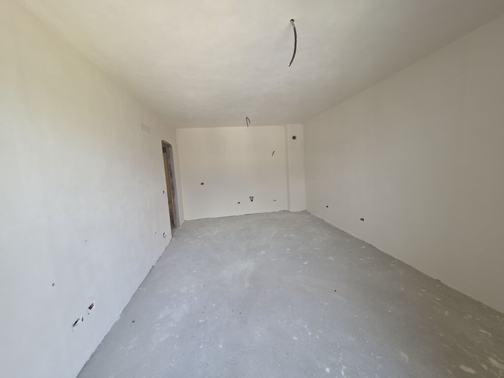 Paskuqan Ringside Rezidenc 1 Shitet Apartament 2+1+2