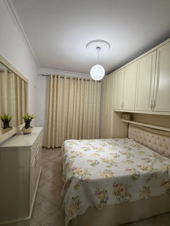Jepet Me Qera Apartament 1+1+1 Ballkon