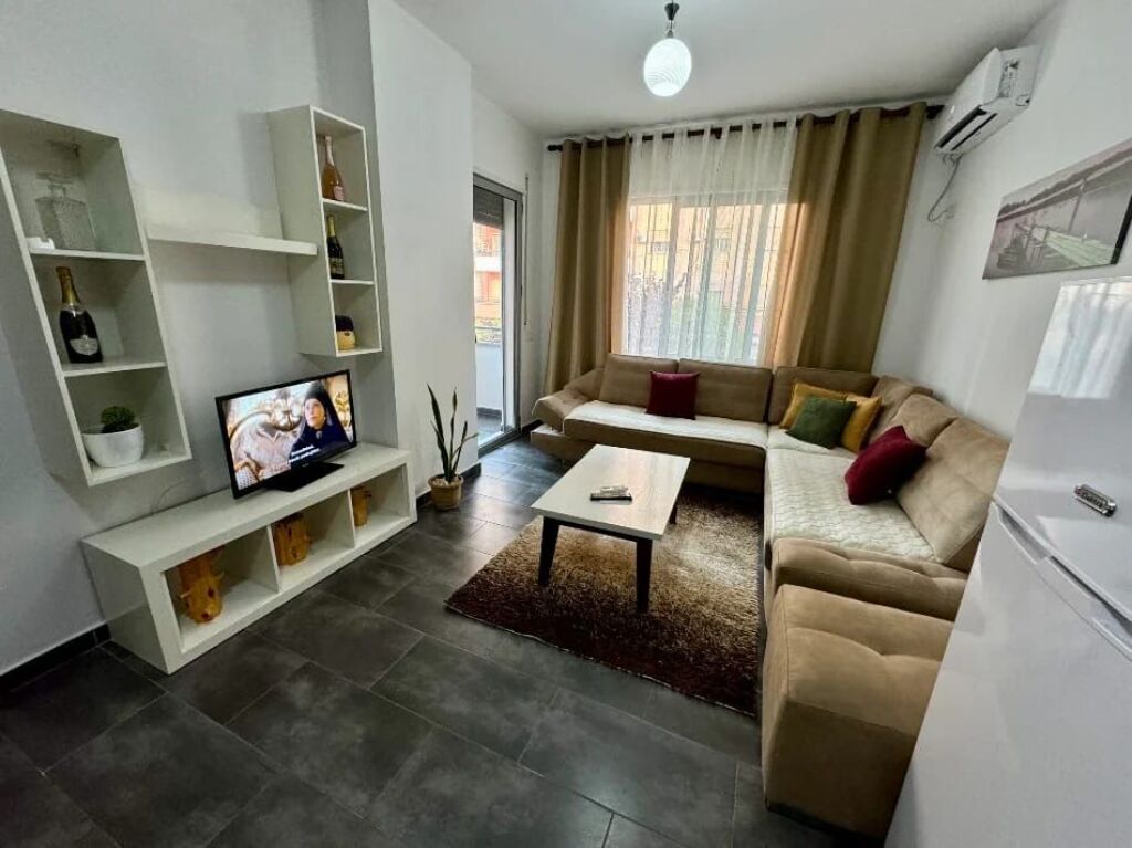 Affittasi Appartamento 2+1+1 con Balcone