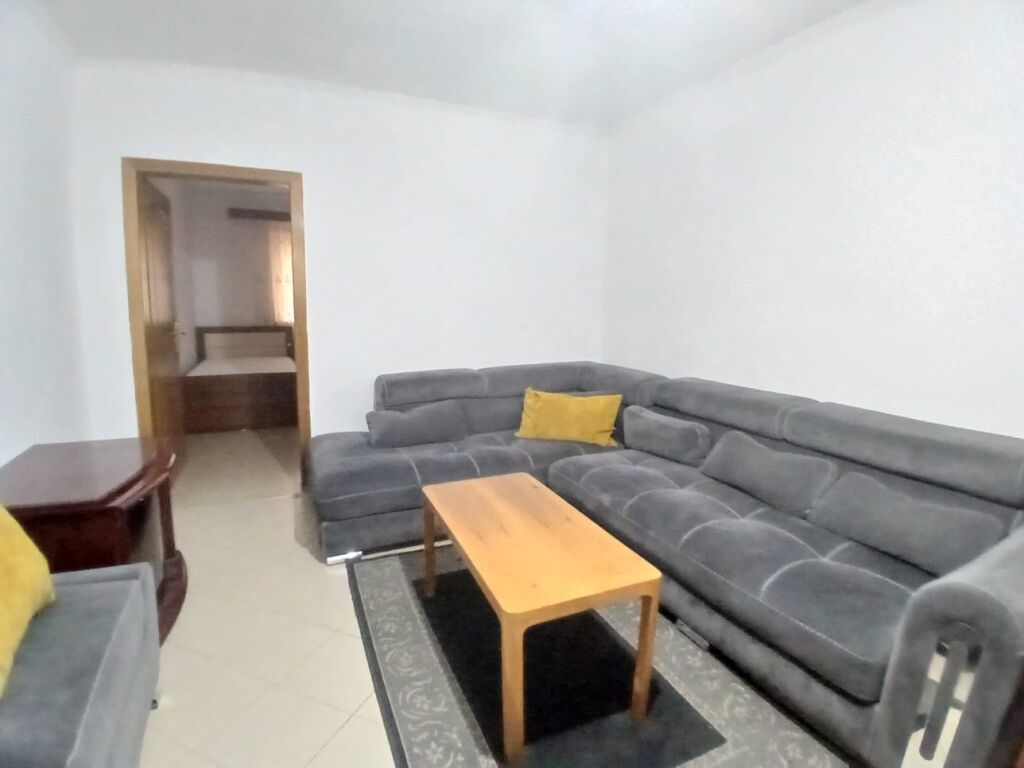 Jepet Me Qera Apartament 2+1+1 Ballkon