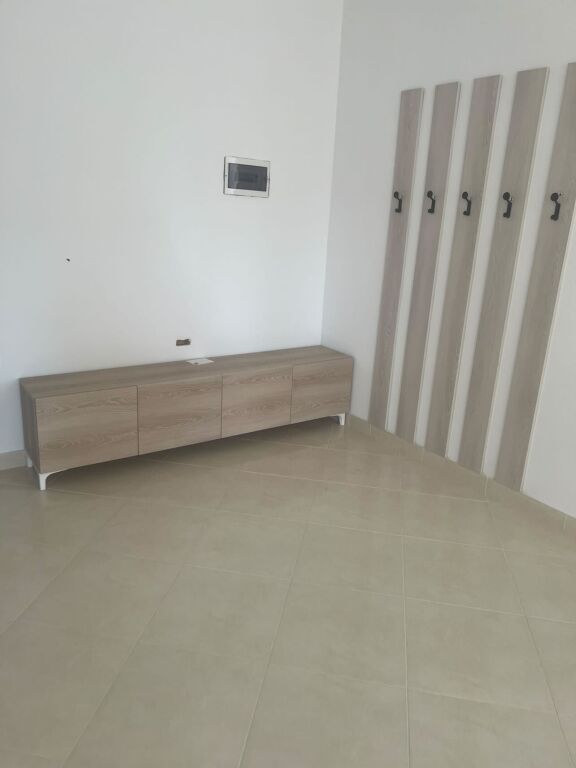 Shitet Apartament 1+1 i mobiluar ne Golem