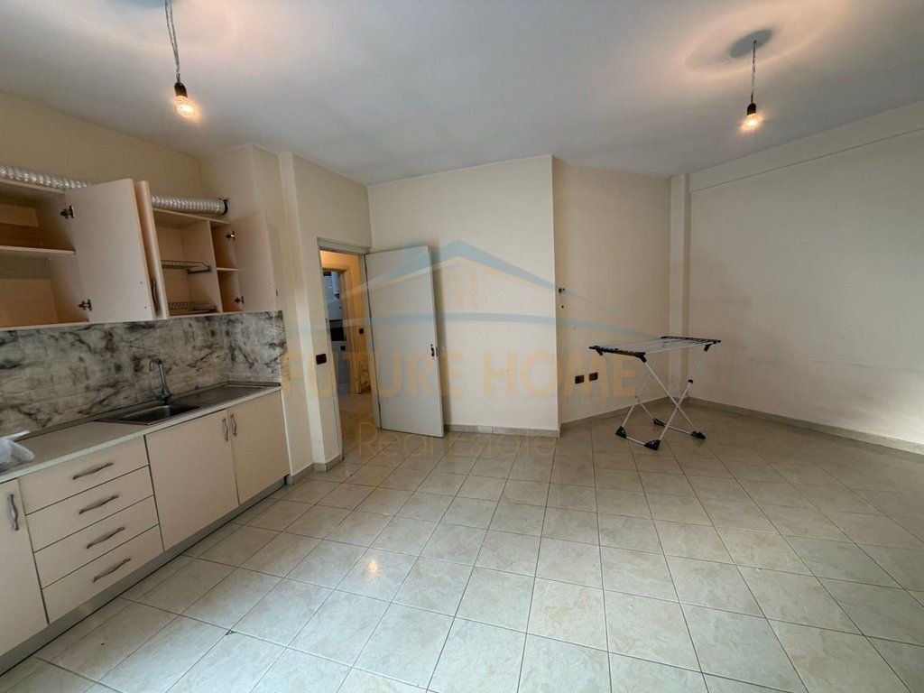 Shitet, Apartament 1+1, Unaza e Re
