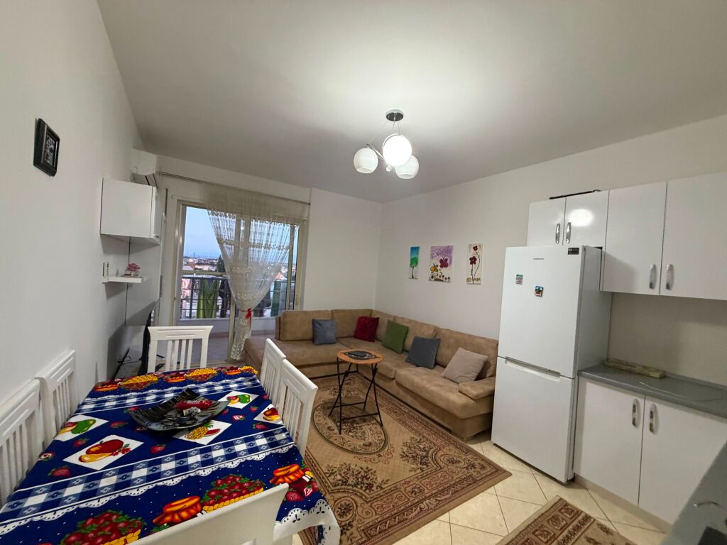 Jepet me qera, Apartament 1+1, Tek Rrota e Kuqe – Plazh, Durrës.(400 mije leke)
