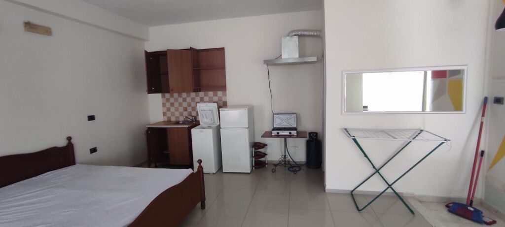 Garzoniere, 25.000 Lek, Fundi Rruges Jordan Misja, Sapo kalon Shinat e Trenit