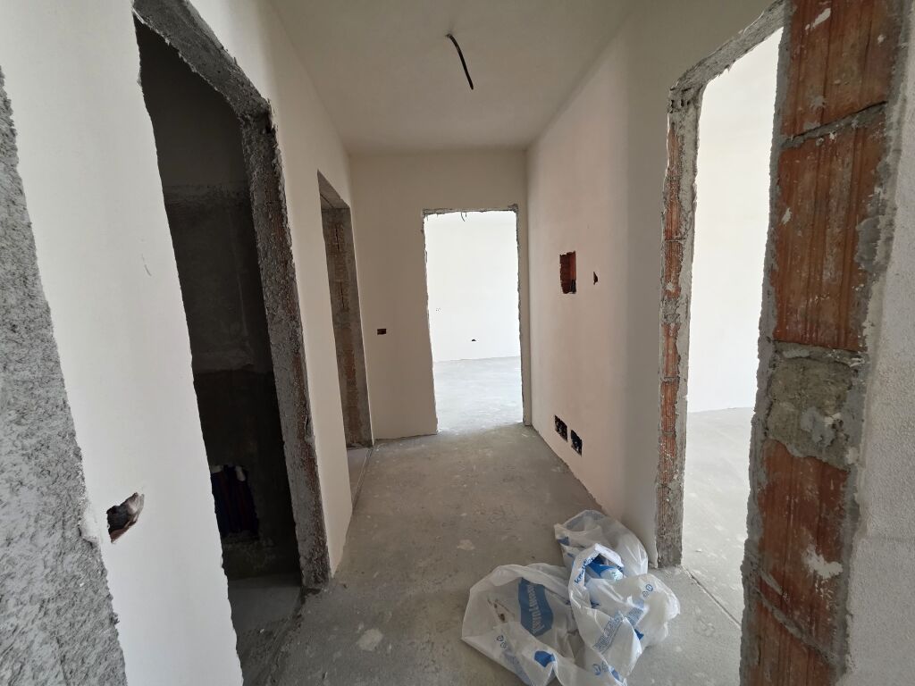 Paskuqan Ringside Rezidenc 1 Shitet Apartament 2+1+2