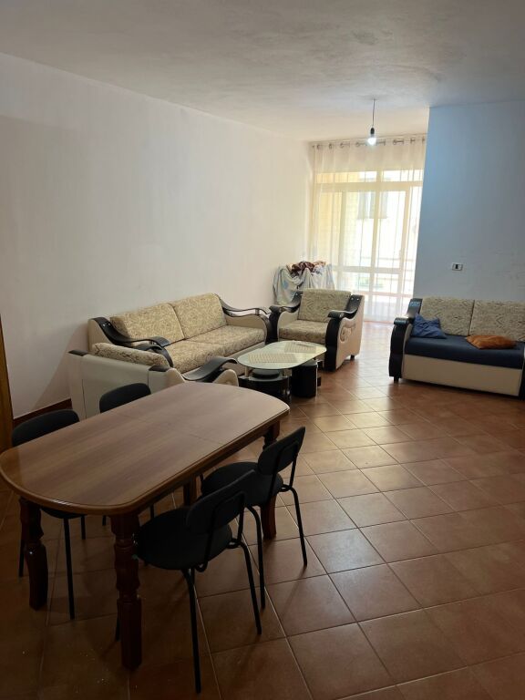 Okazion Plazh Durres Jepet me Qera 1+1 E mobiluar prane Spar Plazh