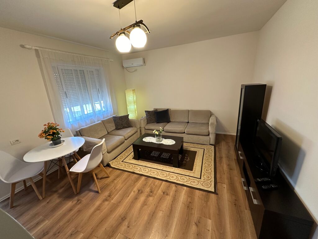 Apartament 1+1 me qera prane Shkolles se Baletit