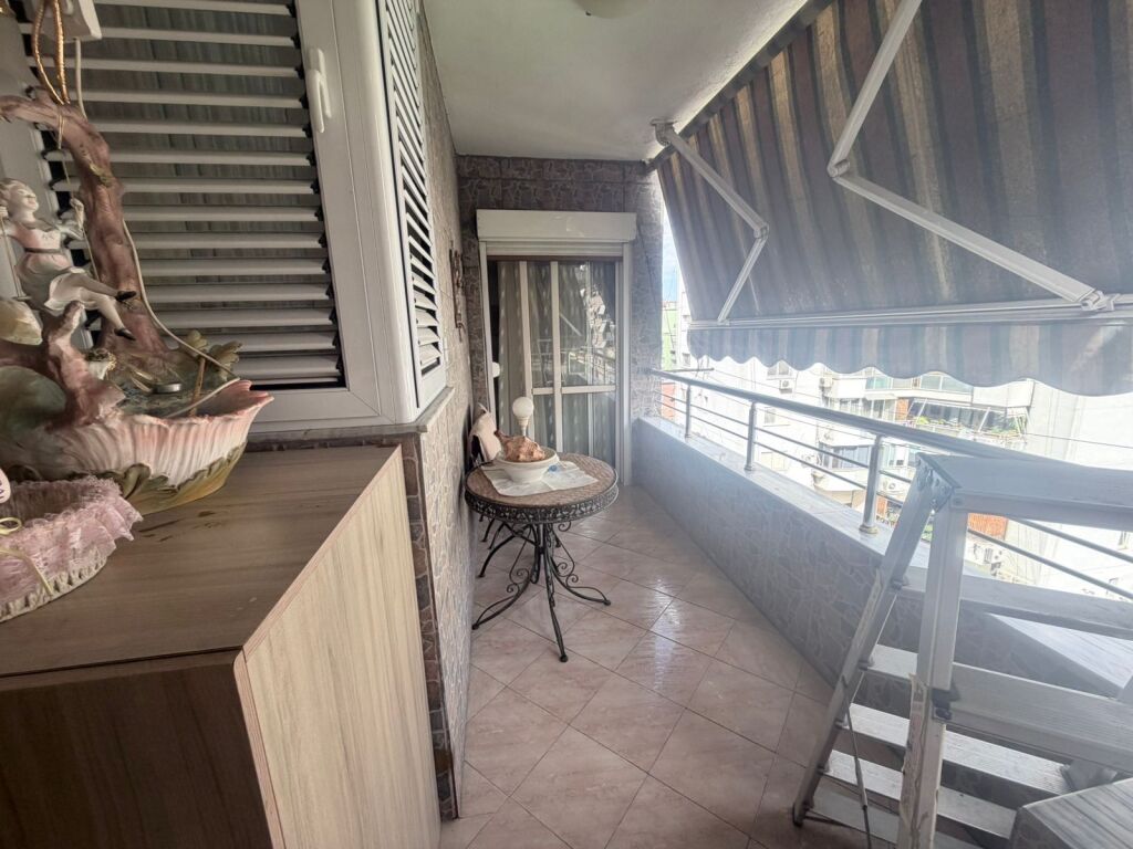 Apartament 2+1 me qira ne Bllok tek Vesa Center