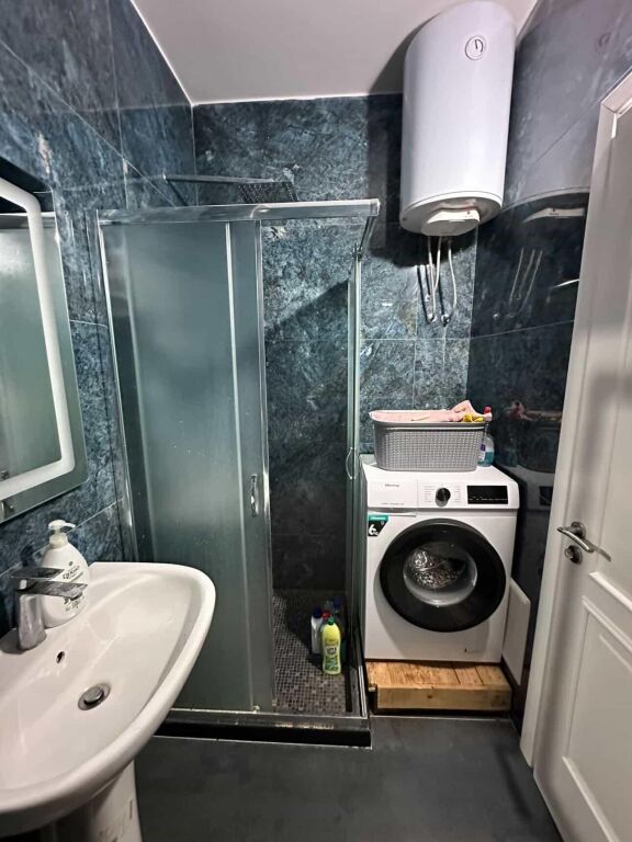 Shitet, Apartament 1+1 , Plazh-Pranë Urës së Dajlanit ,Durrës