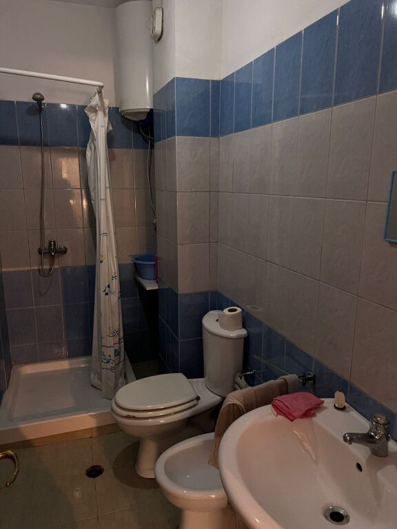Okazion Plazh Durres Jepet me Qera 1+1 E mobiluar prane Spar Plazh