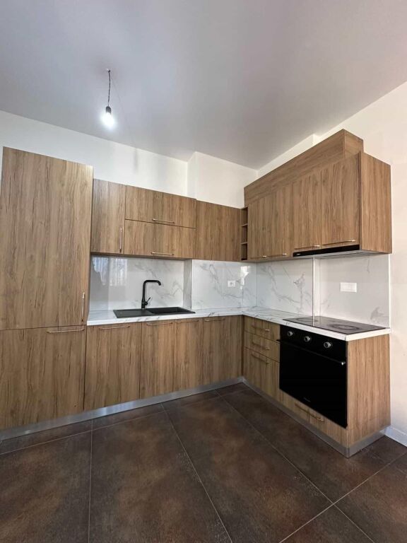 Shitet, Apartament 1+1 , Plazh-Pranë Urës së Dajlanit ,Durrës